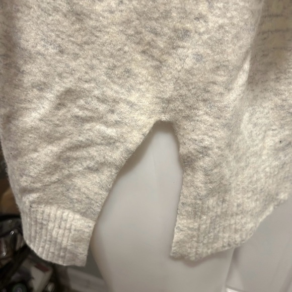 Athleta women’s transit merino wool blend turt sweater size Medium - Picture 7 of 9